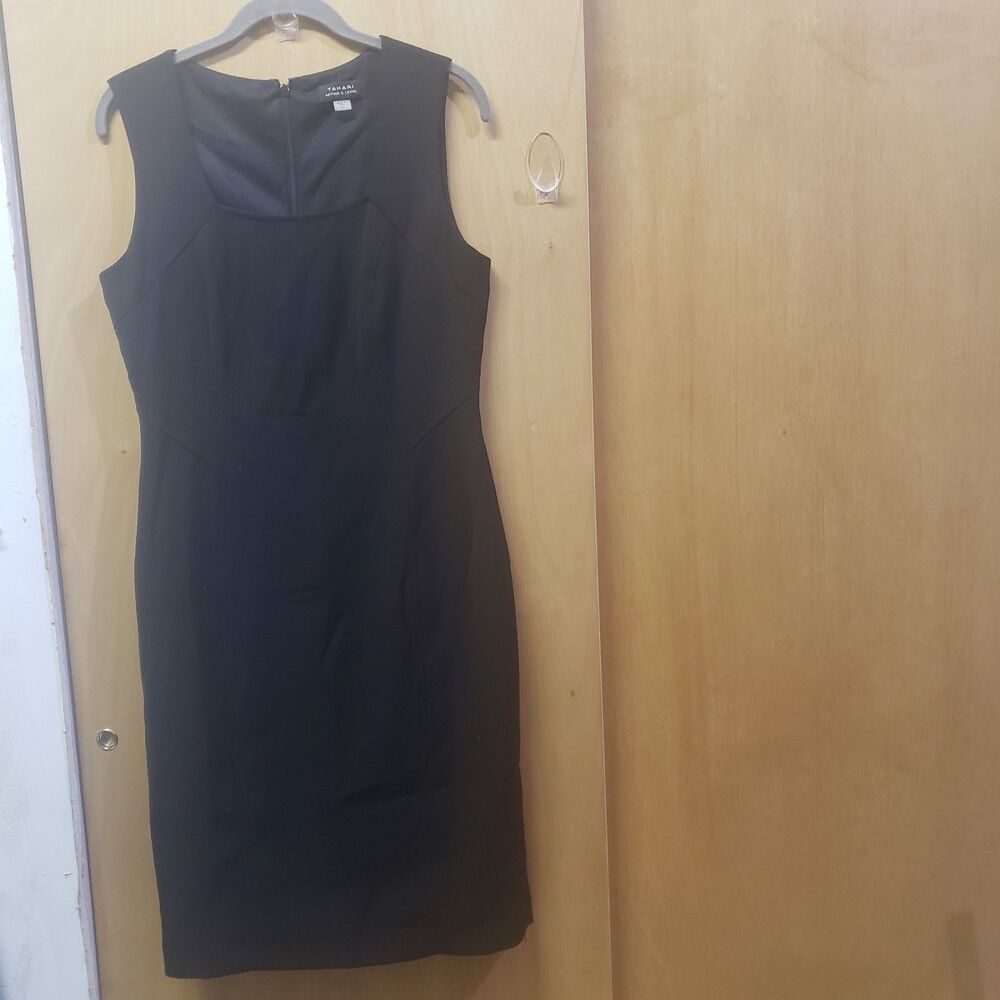 Tahari Arthur S. Levine black sleeveless sheath dress Sz 6 square neckline ZZZ